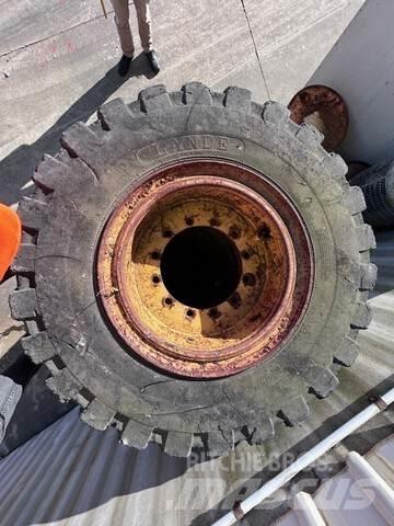 XCMG LW300K Колесни товарачи