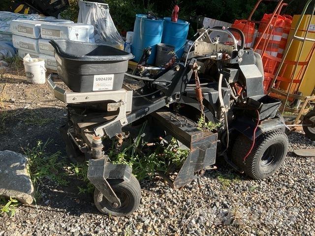  Z Plugger Оборудване за аериране и отстраняване на мъртви листа от тревни площи