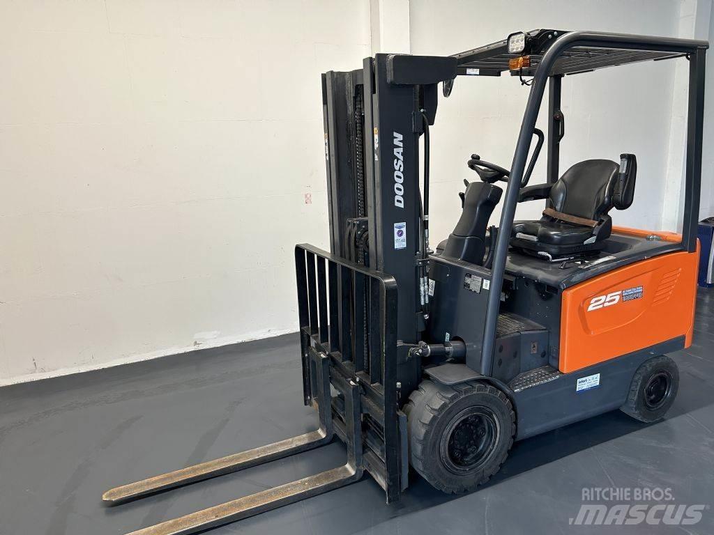 Doosan B25S-7 Електрически вилични кари-повдигачи