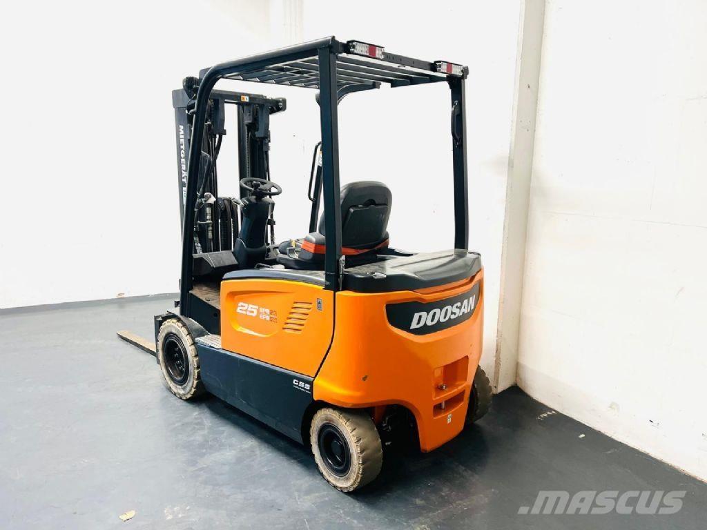 Doosan B25X-7 Plus Електрически вилични кари-повдигачи