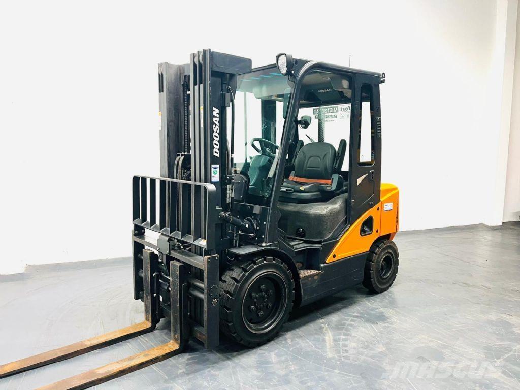 Doosan D30S-7 Дизелови камиони