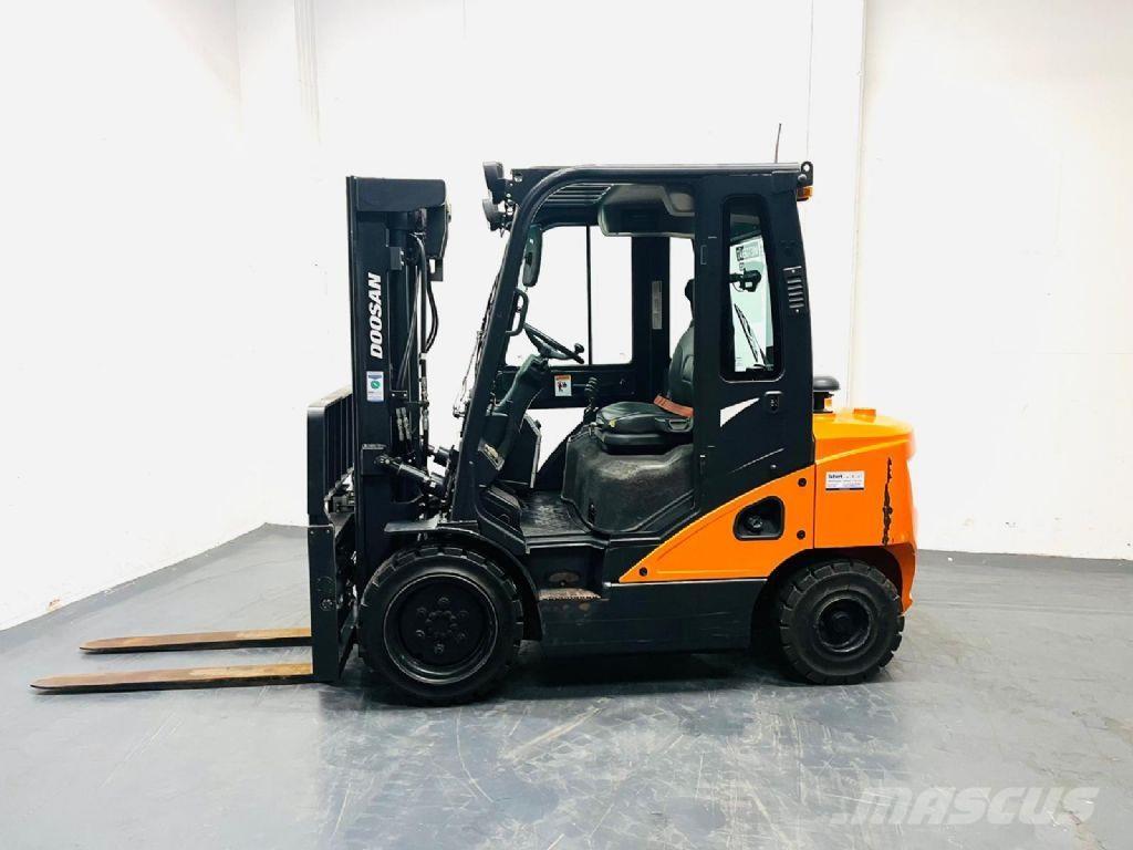 Doosan D30S-7 Дизелови камиони