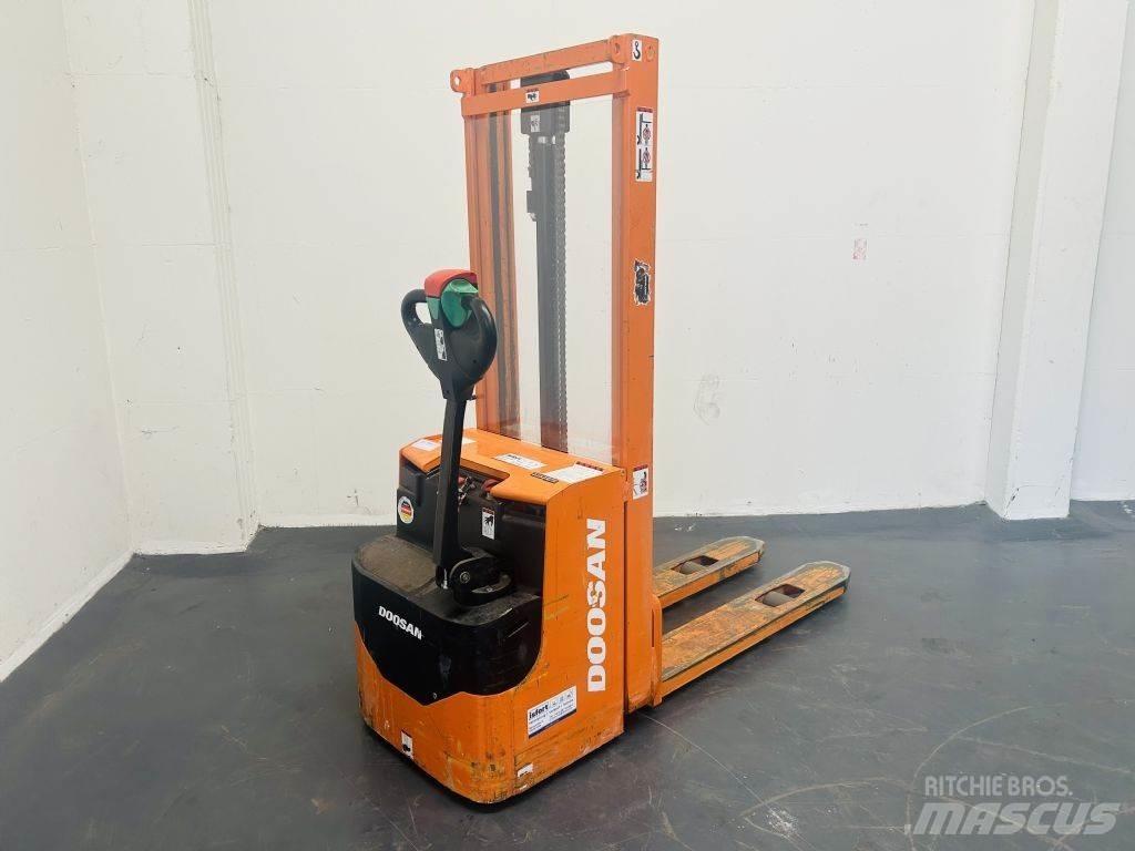 Doosan LEDS12.5C Колички високоповдигачи с теглич