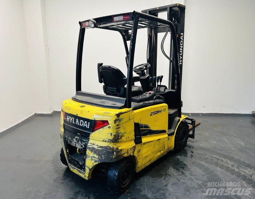 Hyundai 25BH-9 Електрически вилични кари-повдигачи