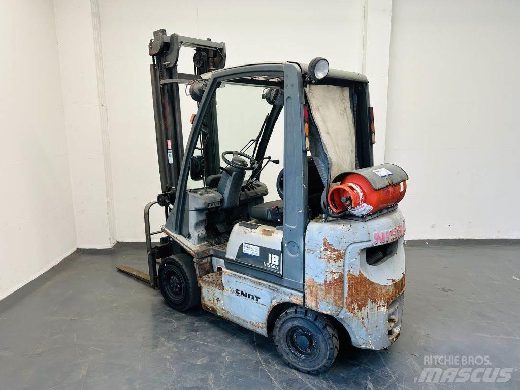 Nissan PD01A18PQ Камиони с АГУ