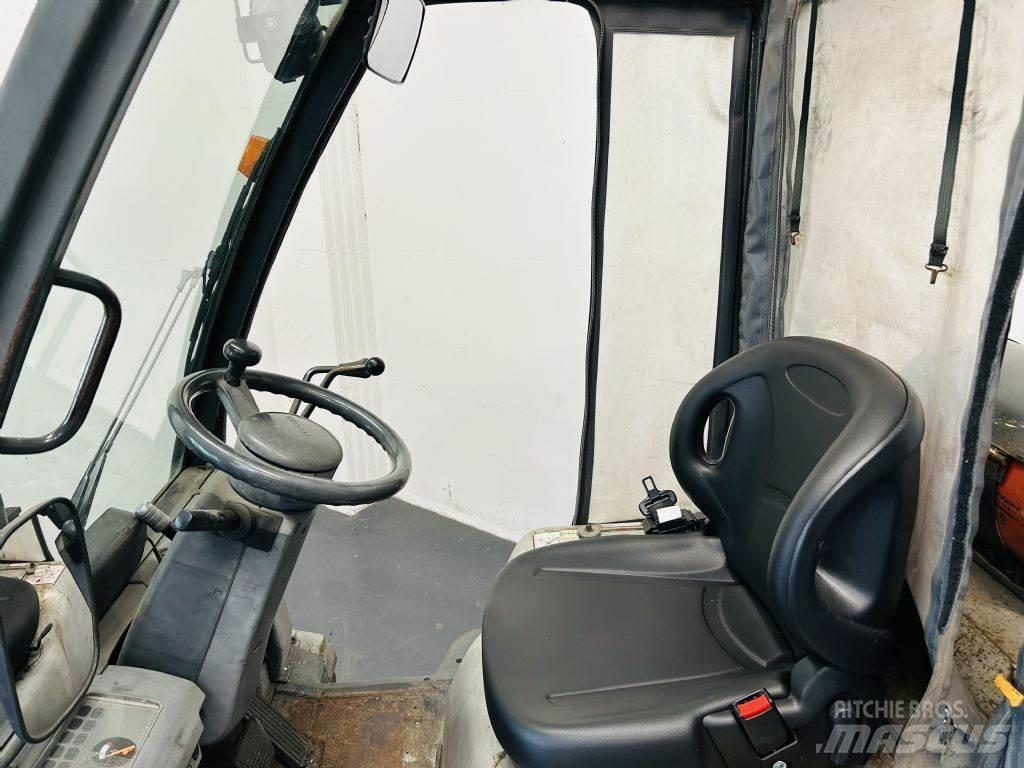 Nissan PD01A18PQ Камиони с АГУ