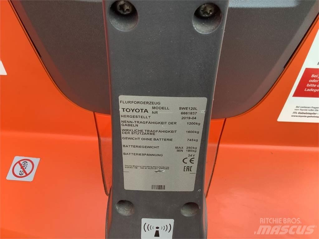 Toyota SWE120L Колички високоповдигачи с теглич