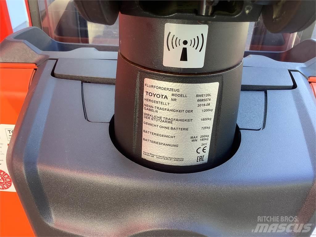 Toyota SWE120L Колички високоповдигачи с теглич