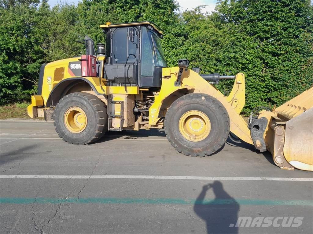 CAT 950M Колесни товарачи