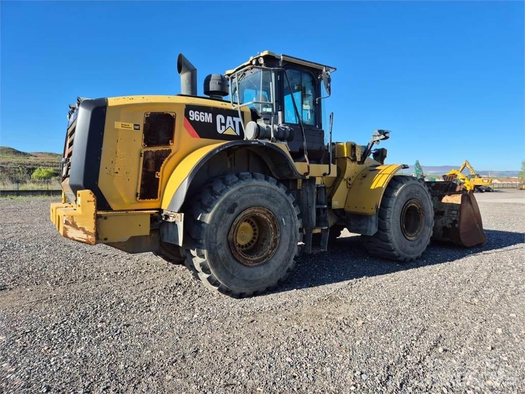 CAT 966M Колесни товарачи