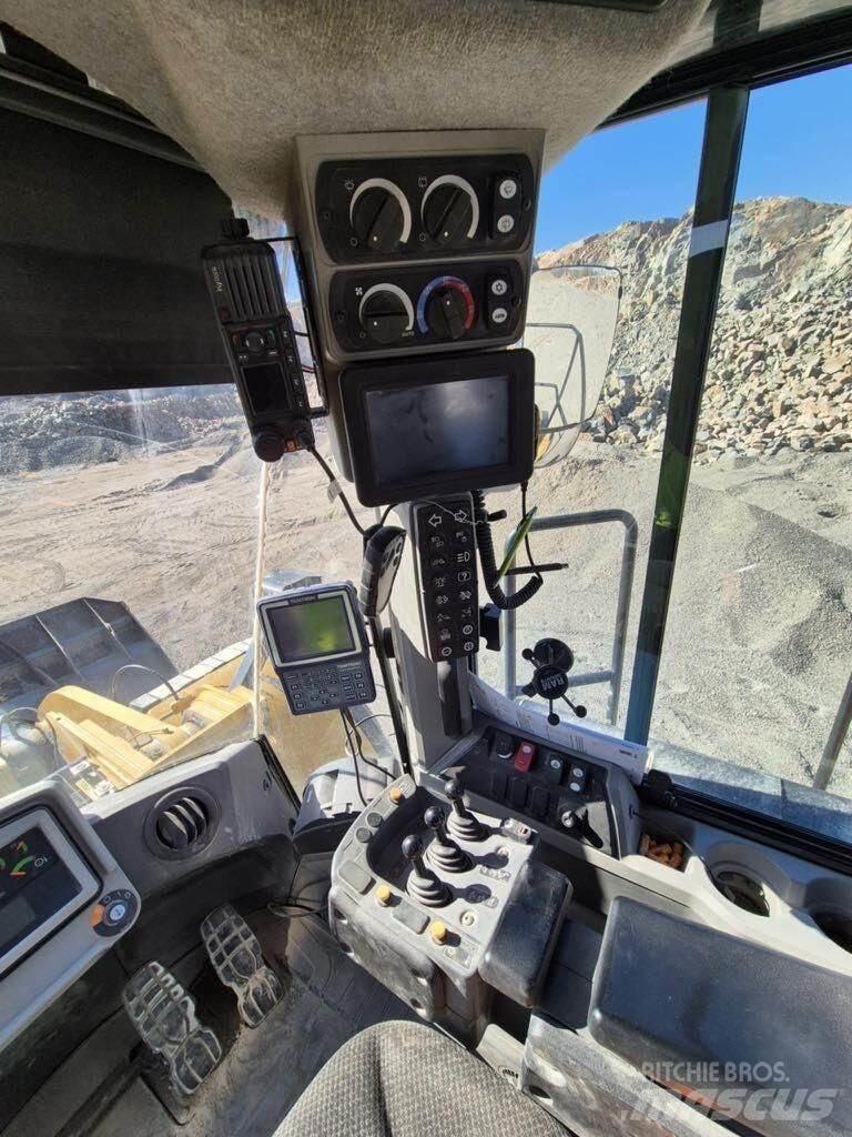 CAT 980M Колесни товарачи