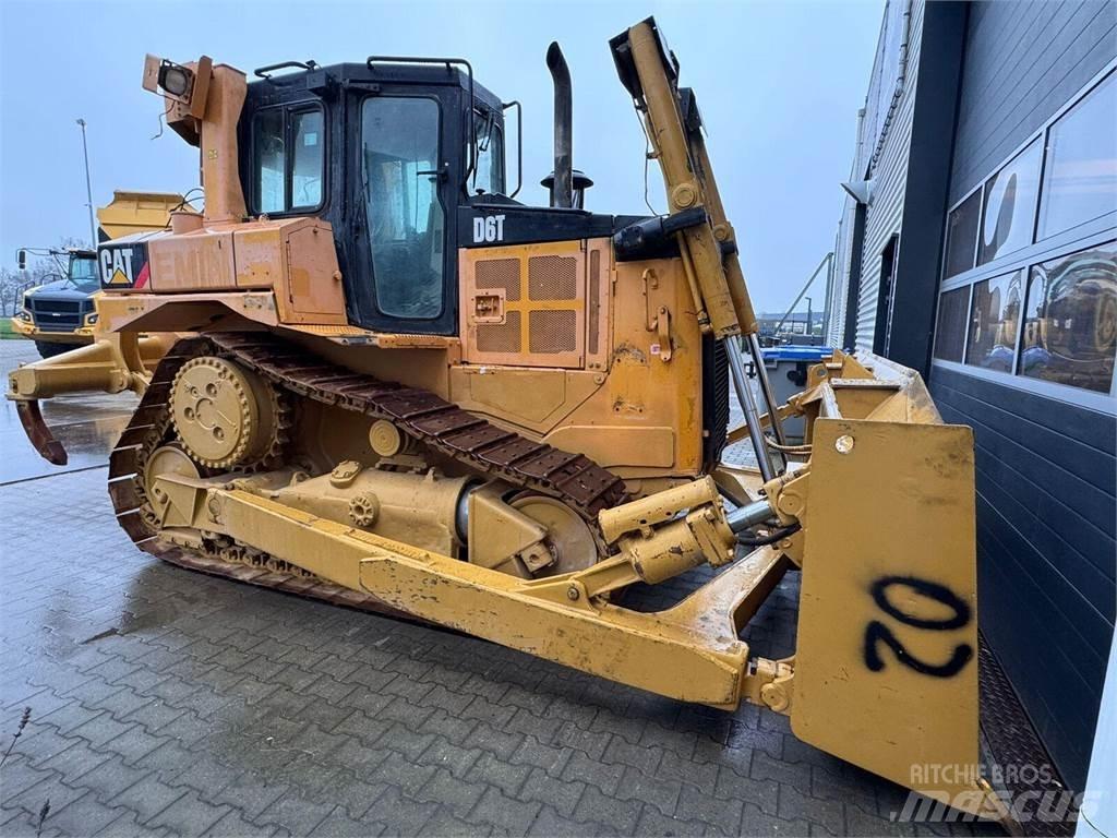 CAT D6T Верижни булдозери
