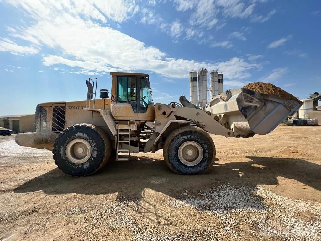Volvo L180F Колесни товарачи