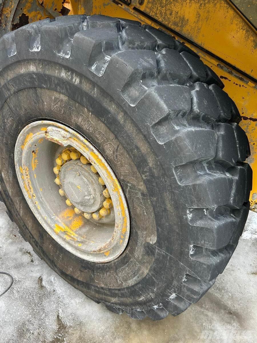 Volvo L90E Верижен екскаватор
