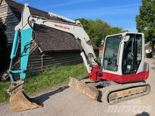 Takeuchi TB250 Средни екскаватори 7т - 12т