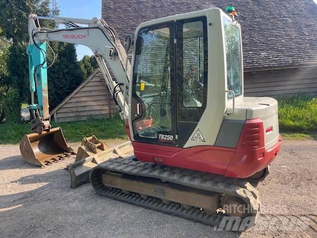 Takeuchi TB250 Средни екскаватори 7т - 12т