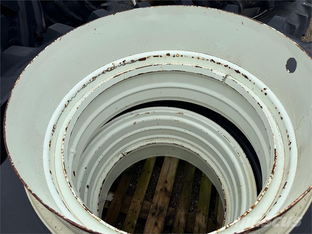  18.4R34 Колелета/Гуми