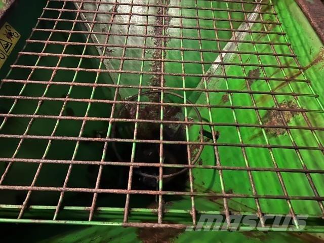 Amazone ES300 Разстилачки на пясък и сол