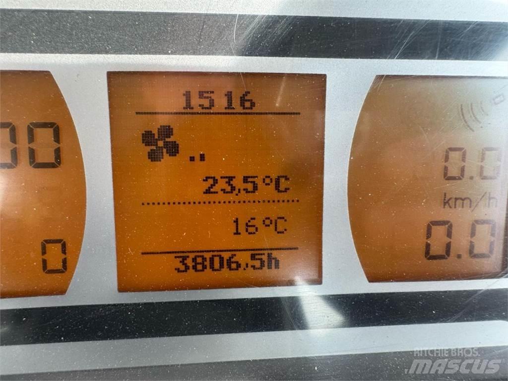 Fendt VARIO 828 Трактори