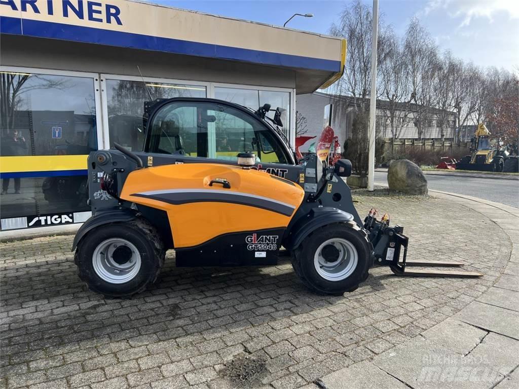 GiANT GT5048 Телескопични товарачи