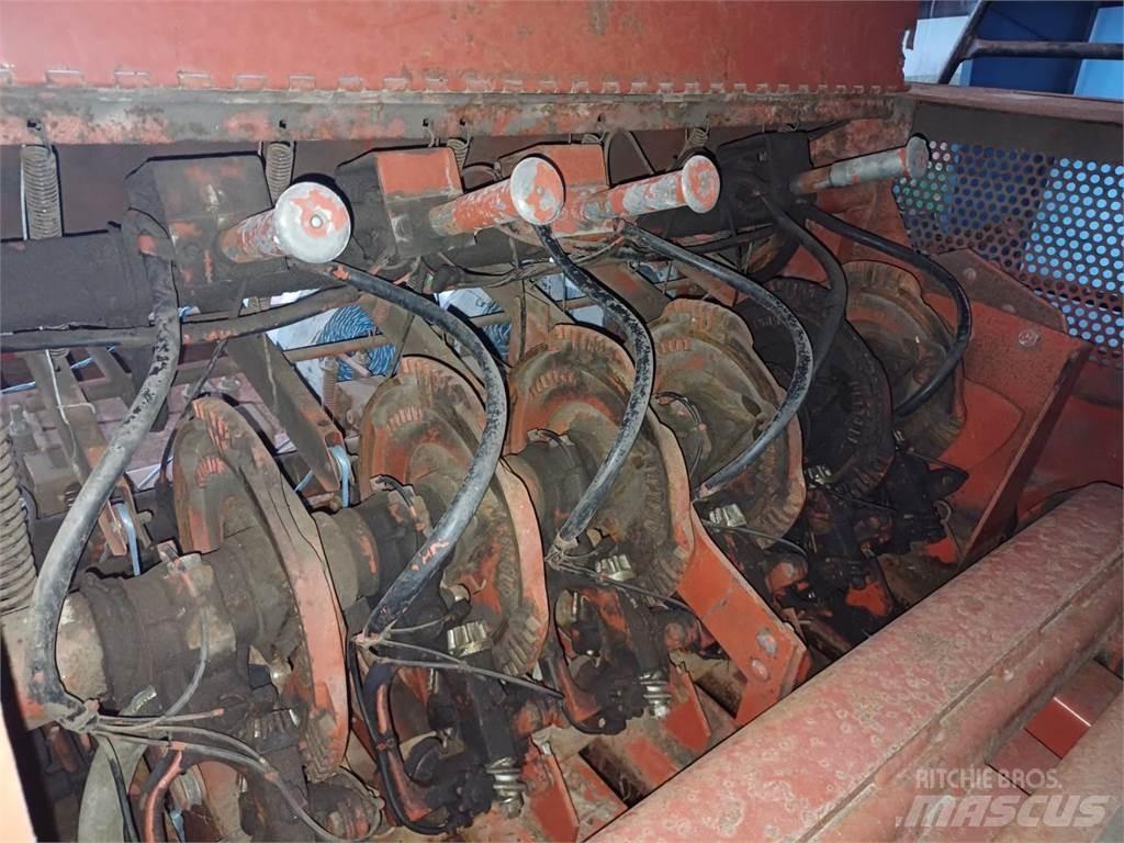 Hesston 4900 Балопреси квадратни

