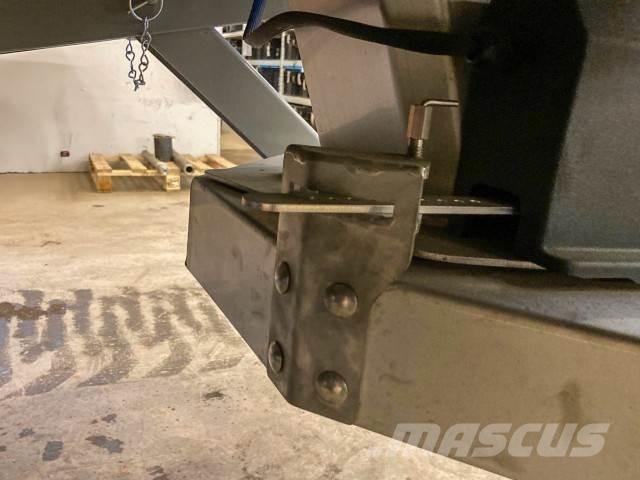 Hilltip 900TR Разстилачки на пясък и сол