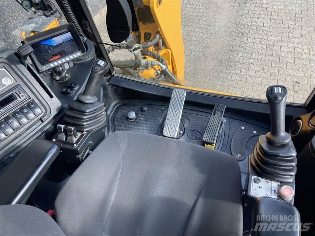 JCB 4CX Товарач със заден ексватор