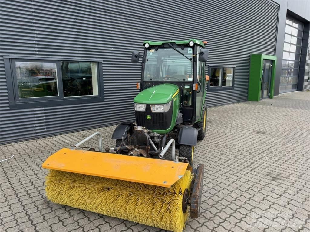 John Deere 2036R Компактни трактори