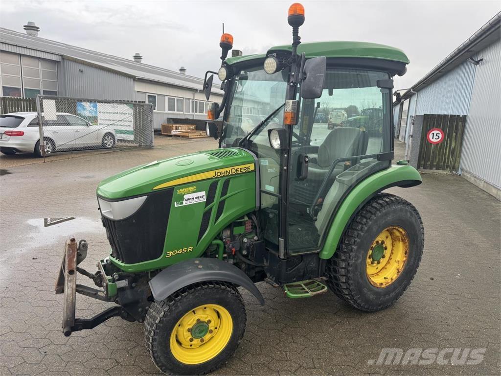 John Deere 3045R Компактни трактори