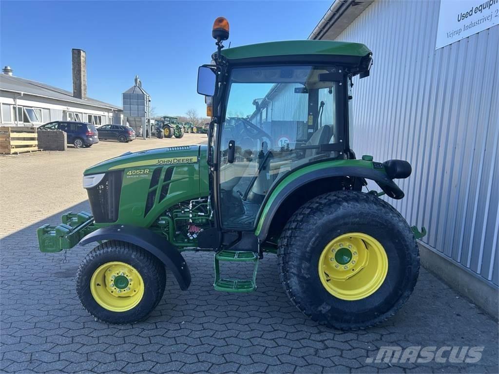John Deere 4052R Компактни трактори