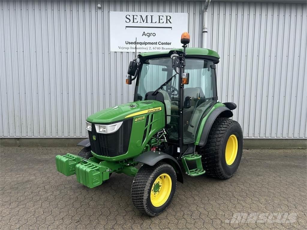 John Deere 4052R Компактни трактори