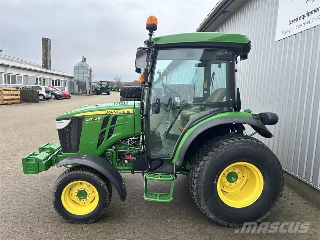 John Deere 4052R Компактни трактори