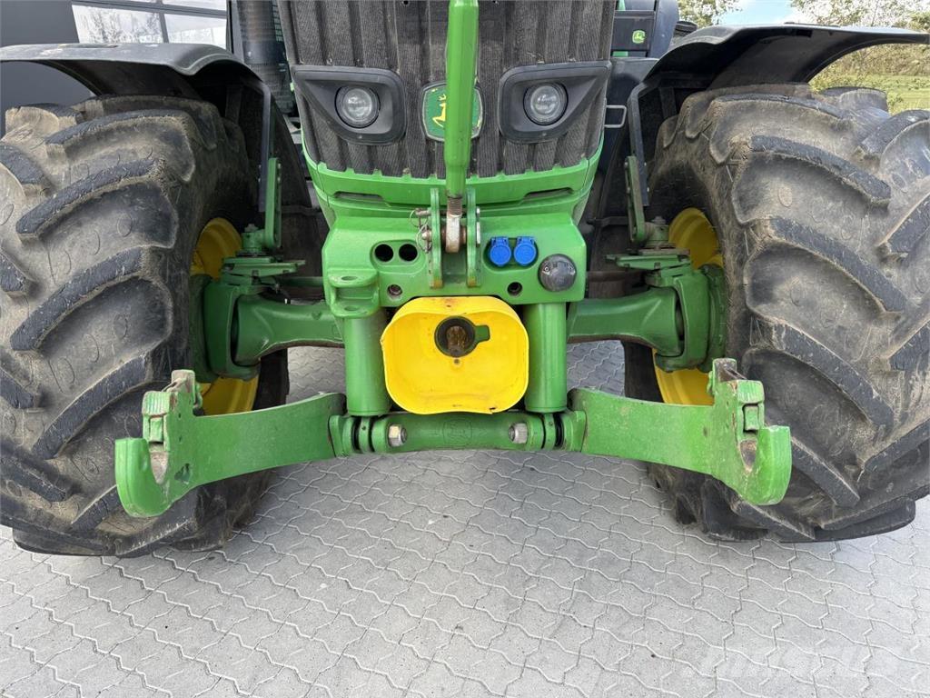 John Deere 6210R Трактори