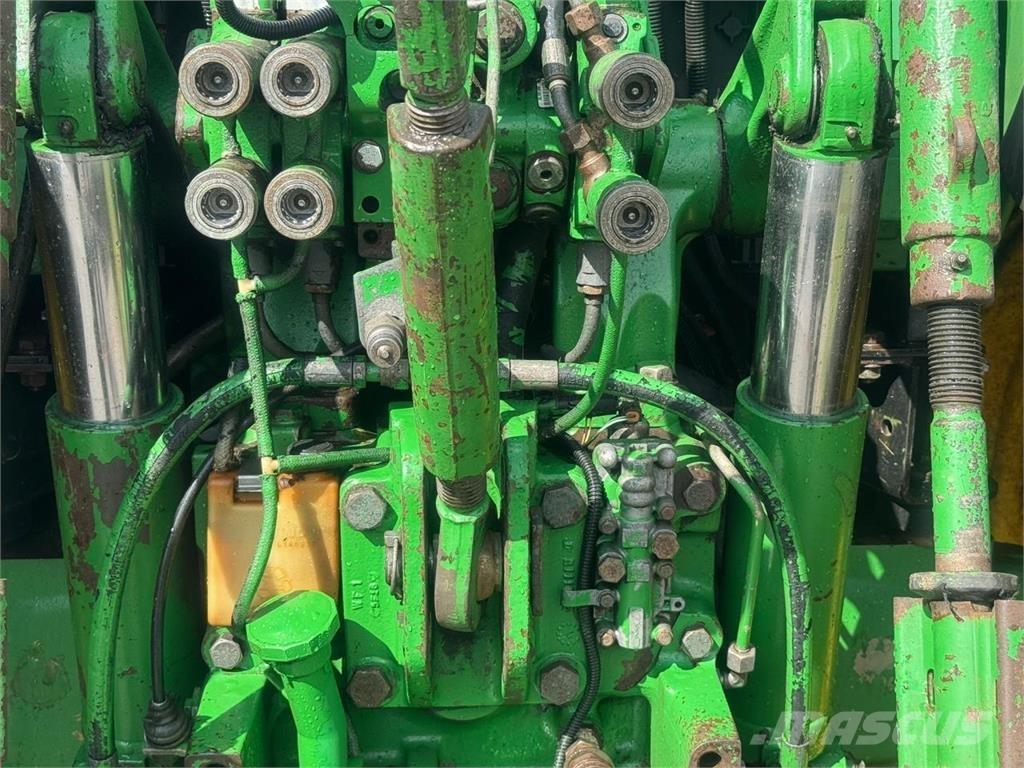 John Deere 6820 Трактори