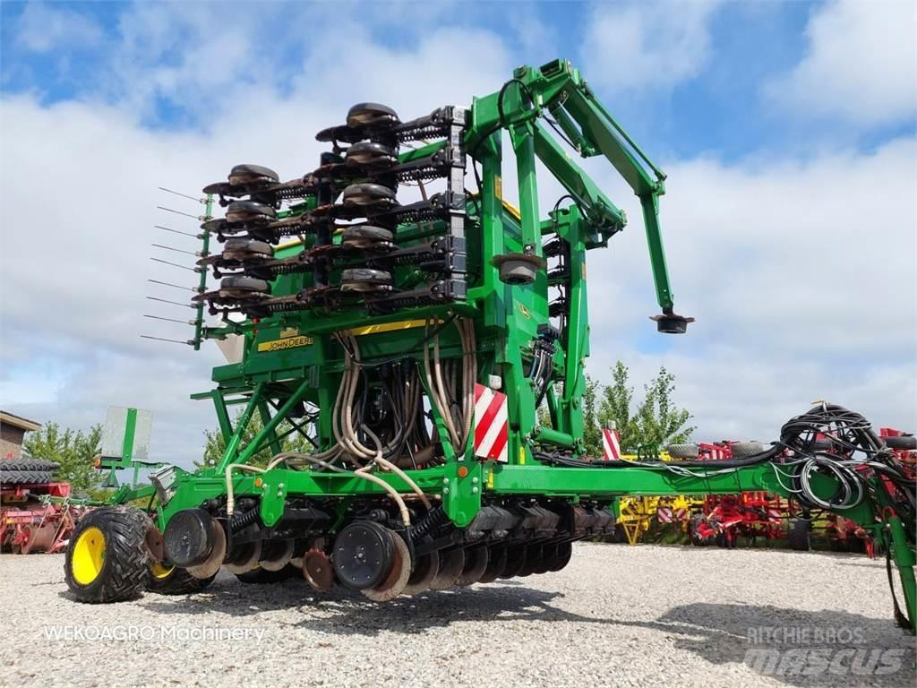John Deere 750 A Редосеялки