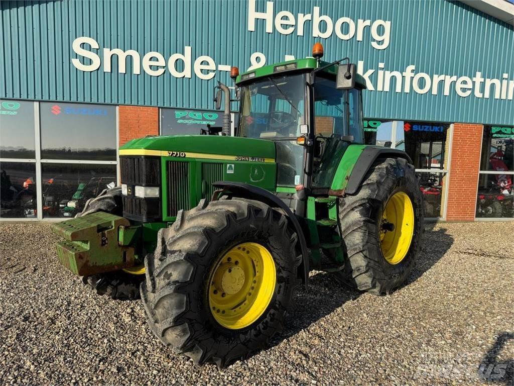 John Deere 7710 Трактори