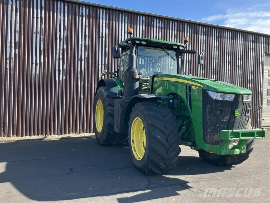 John Deere 8320R Трактори