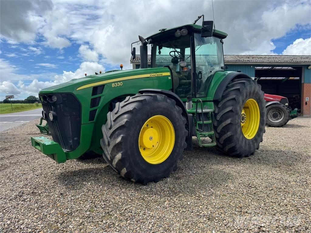 John Deere 8330 Трактори