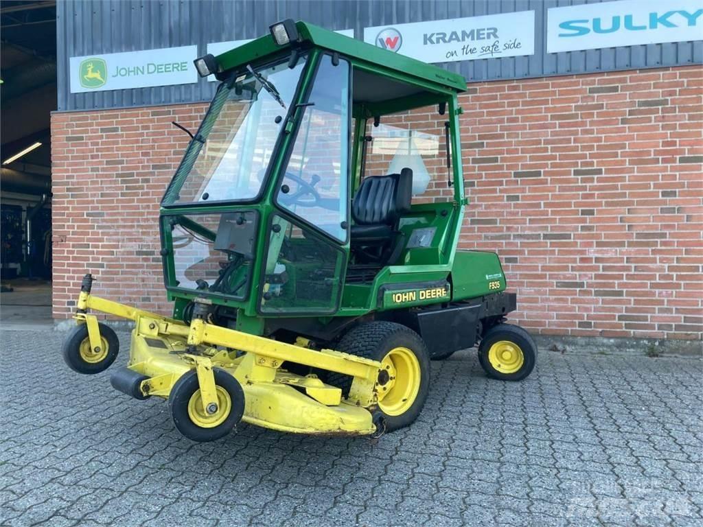 John Deere F935 Компактни трактори