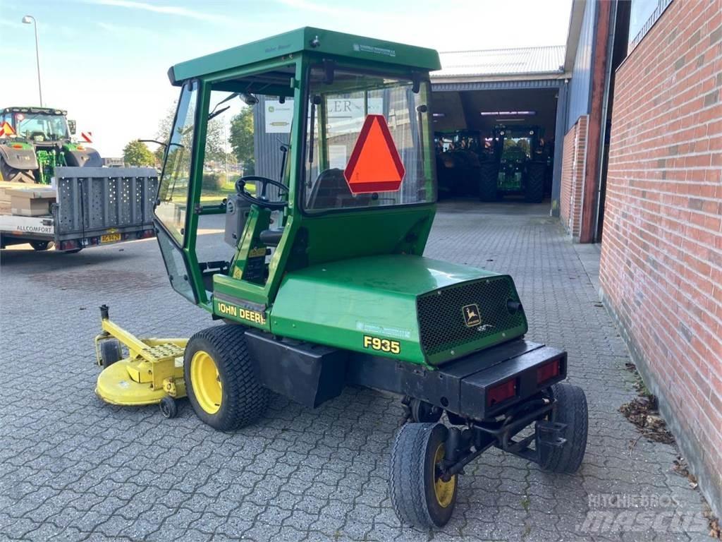 John Deere F935 Компактни трактори