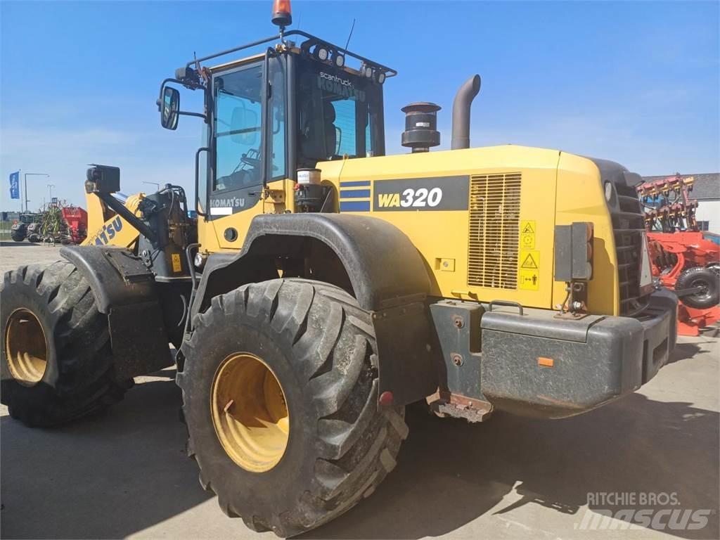 Komatsu W320 Колесни товарачи