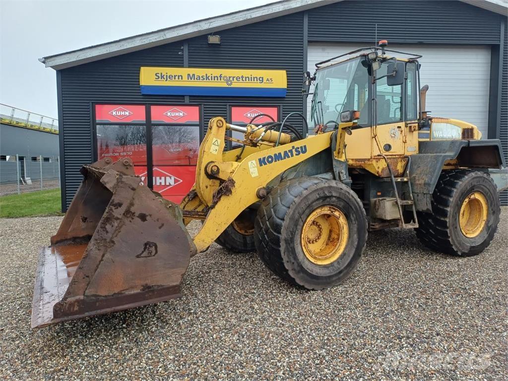 Komatsu WA 320 Колесни товарачи