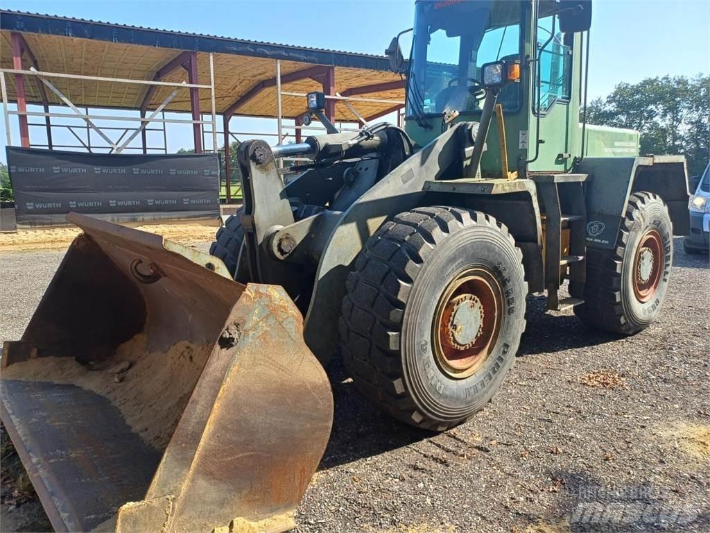 Komatsu WA270 Колесни товарачи