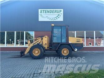 Komatsu WA90 Колесни товарачи