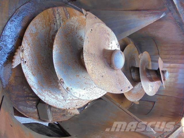 Kuhn 27 M3 Фуражни платформи