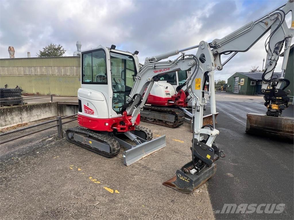Takeuchi TB325R Мини екскаватори < 7 т