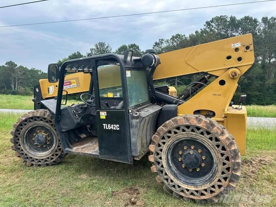 CAT TL642C Телескопични товарачи