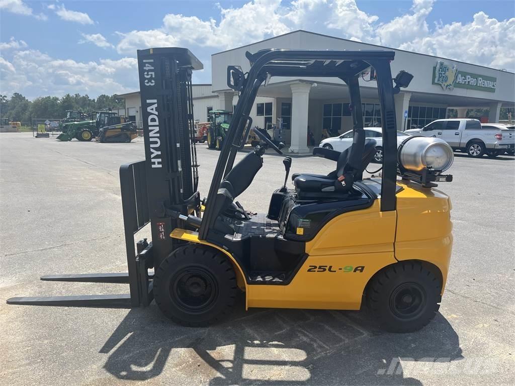 Hyundai 25L-9A Вилични кари-повдигачи - други