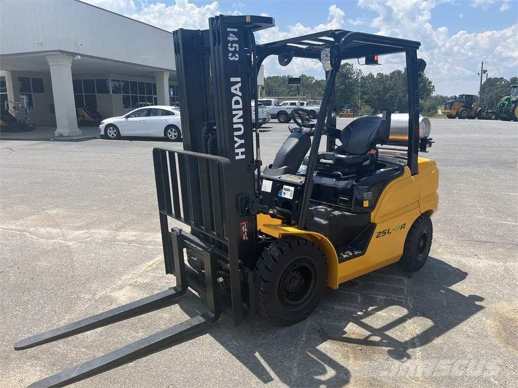 Hyundai 25L-9A Вилични кари-повдигачи - други