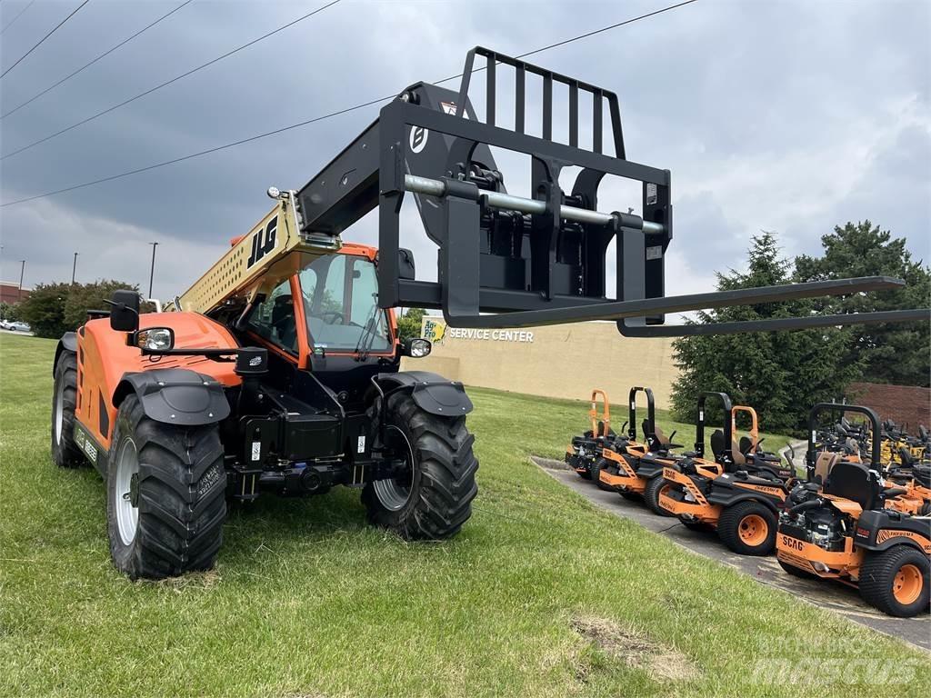 JLG 823 Телескопични товарачи
